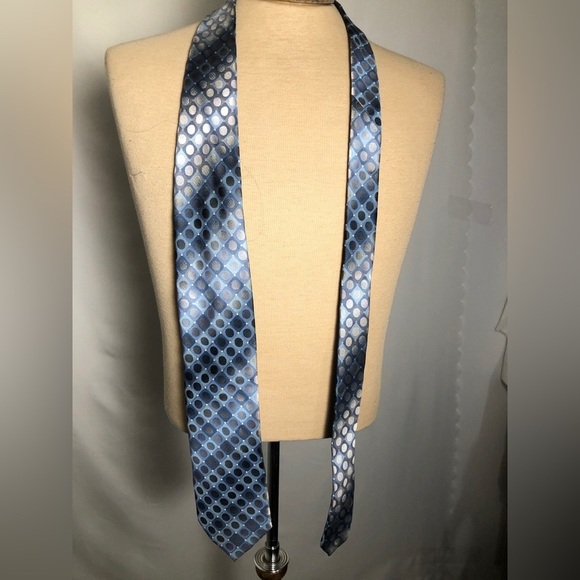 - Mens light Blue Tie. Like New. Breast Cancer Fundraiser. - Picture 1 of 3